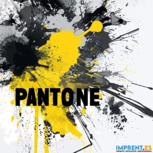 Ilustración vibrante con el texto PANTONE en el centro. El fondo está lleno de manchas y explosiones de colores como negro, amarillo y blanco, creando un diseño dinámico y artístico