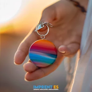 ¡Personaliza tu propio llavero redondo y lleva contigo un pedacito de paraíso a donde quiera que vayas! 🌅🔑 Nuestros llaveros son perfectos para agregar un toque único a tus llaves o mochila. ¡Explora nuestras opciones de diseño y crea el llavero perfecto que refleje tu estilo! #LlaveroPersonalizado #PlayaAtardecer #RegaloÚnico